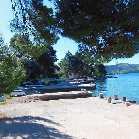 Holiday Home Oleander Zaboric Bagian luar foto
