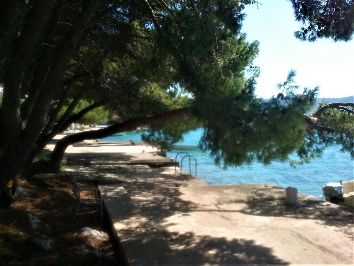 Holiday Home Oleander Zaboric Bagian luar foto