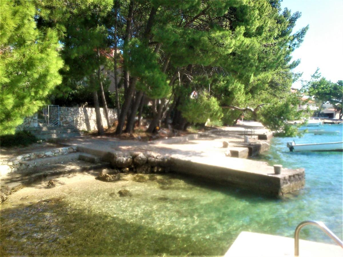 Holiday Home Oleander Zaboric Bagian luar foto