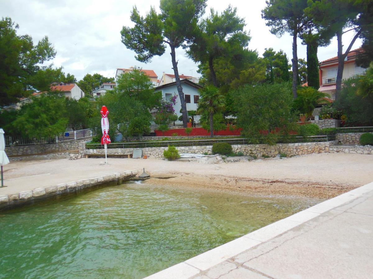 Holiday Home Oleander Zaboric Bagian luar foto