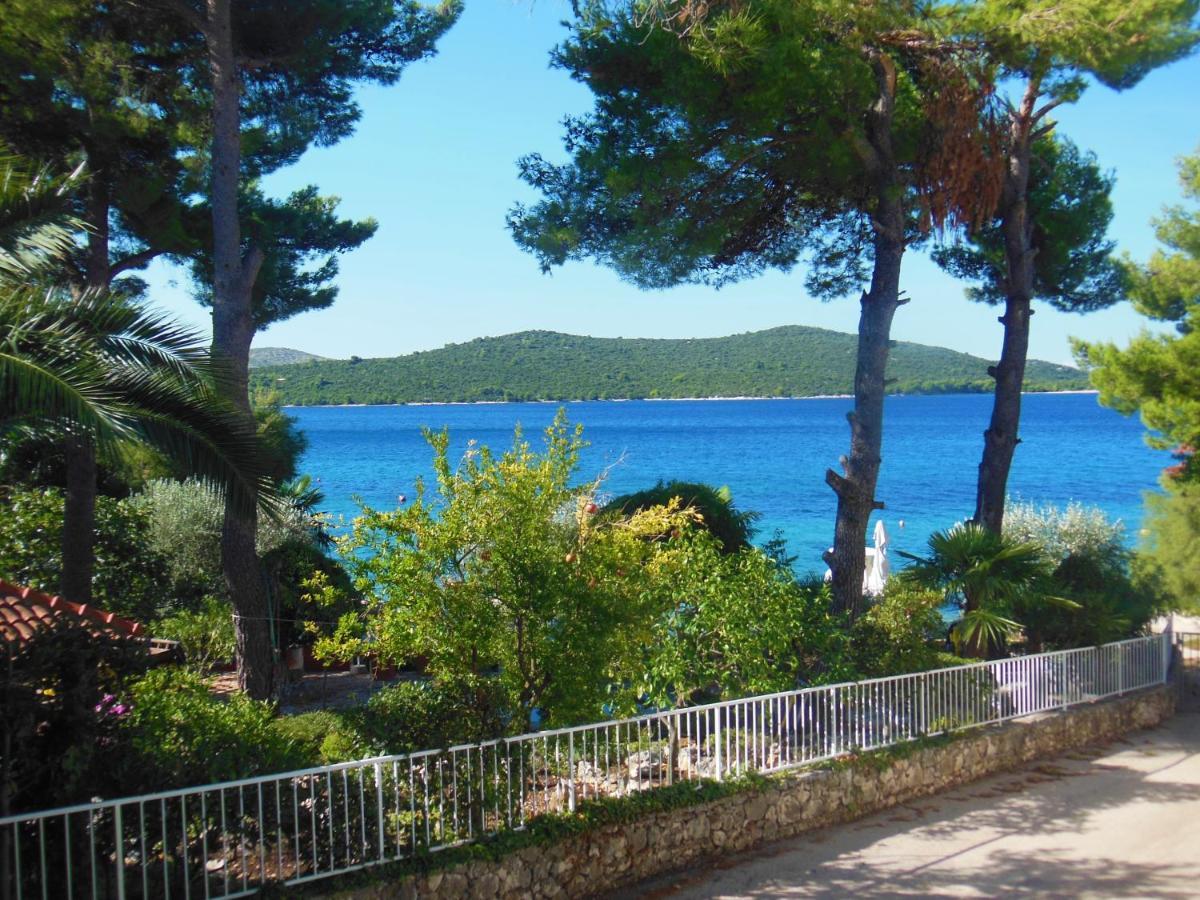 Holiday Home Oleander Zaboric Bagian luar foto