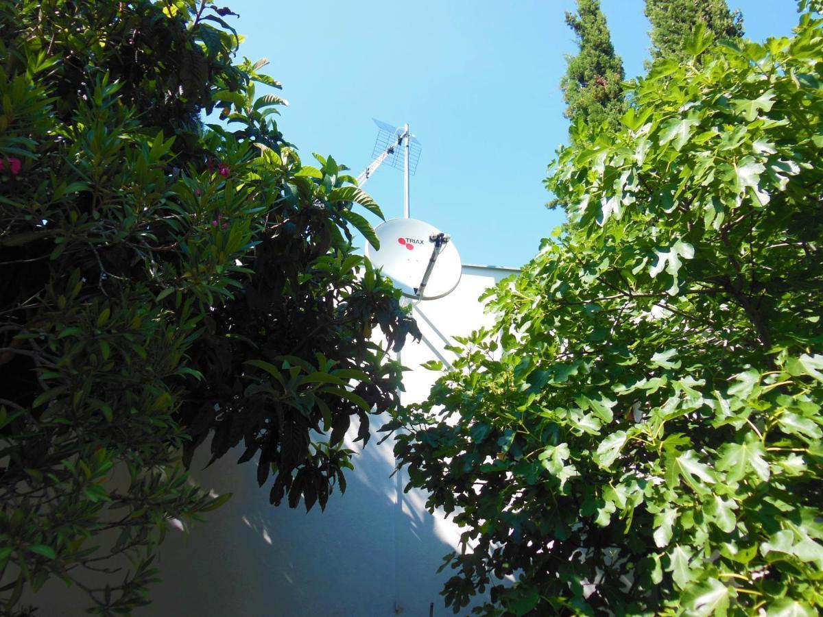 Holiday Home Oleander Zaboric Bagian luar foto