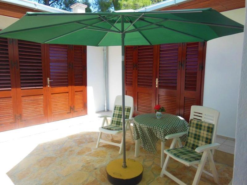 Holiday Home Oleander Zaboric Bagian luar foto