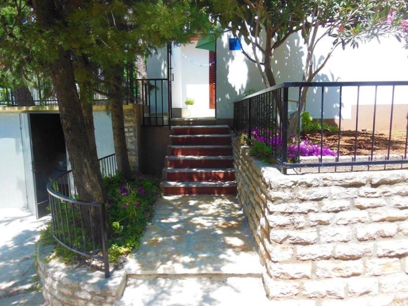 Holiday Home Oleander Zaboric Bagian luar foto